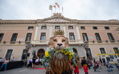 El Lleó de Sabadell davant de l'Ajuntament | Roger Benet